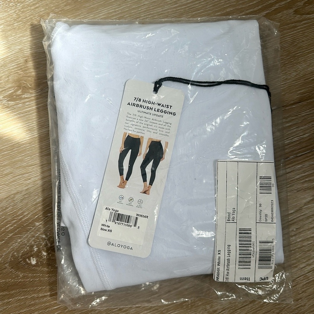 NWT Alo Yoga 7/8 Airbrush White Leggings